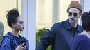 Robert Pattinson dan FKA Twigs terlihat sedang kencan romantis di Paris, (15/10/14). (Dailymail)