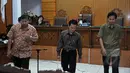 Mantan pegawai KPK dari BPKP Anhar Darwis (kiri) dua pegawai KPK Dimas Adiputra (tengah) dan Wahyu Dwi Raharjo (kanan) menjadi saksi Fakta pada Praperadilan Komjen Budi Gunawan di pengadilan Negeri Jakarta Selatan, (13/02/2015). (Liputan6.com/Johan Tallo)