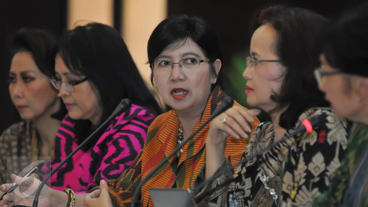 20150704-Pansel KPK Umumkan Para Pendaftar-Jakarta-Destry Damayanti