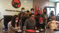 Anggiat Pasaribu mendatangi Arteria Dahlan di Kompleks Parlemen, Jakarta, Kamis (25/11/2021). Dia datang meminta maaf. (Liputan6.com/ Delvira Hutabarat)