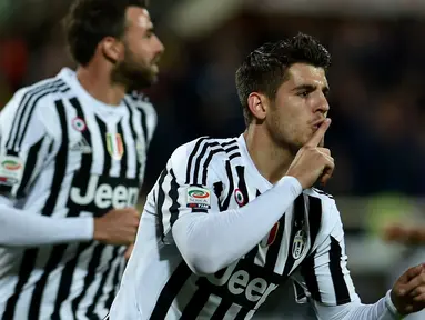 Alvaro Morata mencetak gol penentu kemenangan saat Juventus menaklukkan Fiorentina, 2-1, dalam lanjutan Serie A di Stadion Artemio Franchi, Firenze, Senin (25/4/2016) dini hari WIB. (AFP/Alberto Pizzoli)