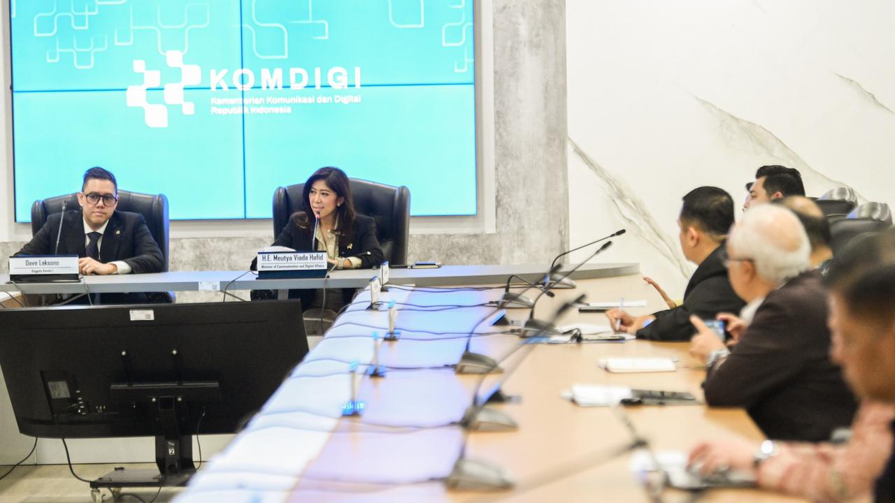 Menkomdigi Meutya Hafid bertemu dengan Sekretaris Partai Kota Nanning, Provinsi Guangxi, Tiongkok, Nong Shengwen, di kantor Komdigi Jakarta untuk membahas pengembangan AI. Credit: Komdigi