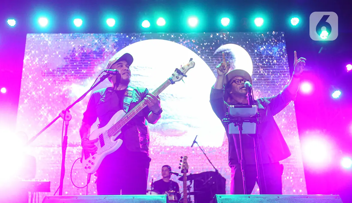 Sejumlah musisi dan penyanyi Tanah Air tampil memberikan aksi panggung terbaiknya dalam acara Pertamina Weekend Festival 2024. (Liputan6.com/Angga Yuniar)