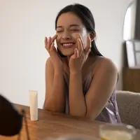 Yuk, simak tips mengaplikasikan skincare untuk pekerja lapangan. [Dok/freepik.com]