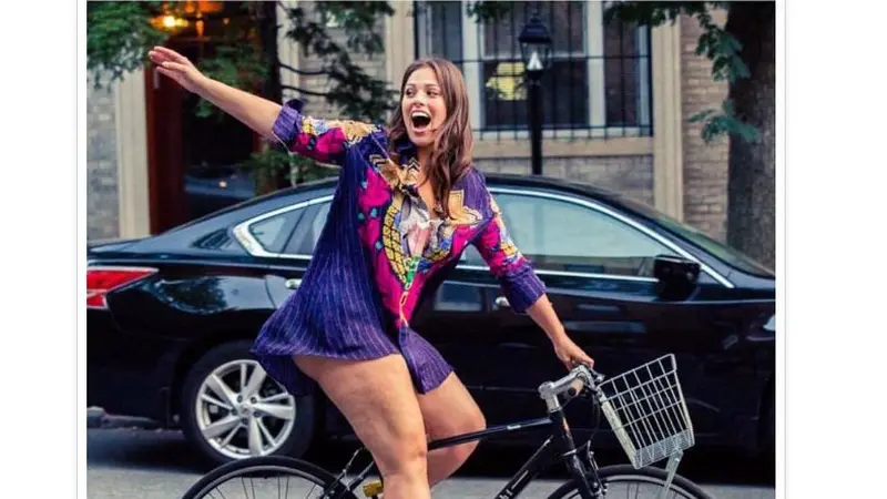 Ashley Graham memamerkan pahanya dengan selulit. (Foto: instagram @theashleygraham )