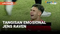 Striker Timnas Indonesia U-19 Jens Raven menangis emosiaonal usai  berhasil membawa timnas Indonesia juara Piala AFF U-19. Indonesia menang setelah kalahkan Thailand 1-0 di Stadion Gelora Bung Tomo Surabaya hari Senin (29/7).