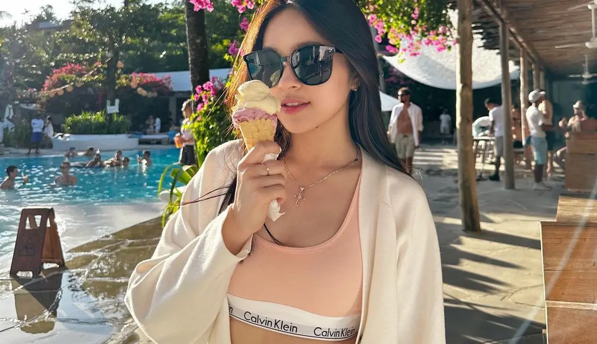 Gadis yang akan berusia 22 tahun November nanti disebut punya style yang khas. [Instagram/elsaajapasal]