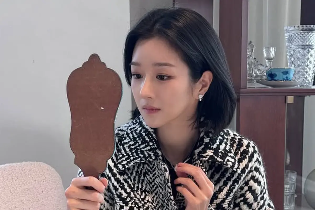 Gaya Fresh Seo Ye Ji dengan Potongan Rambut Pendek