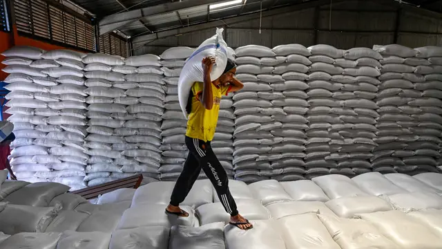 Aman, Stok Beras untuk Korban Banjir dan Longsor di Sumatra