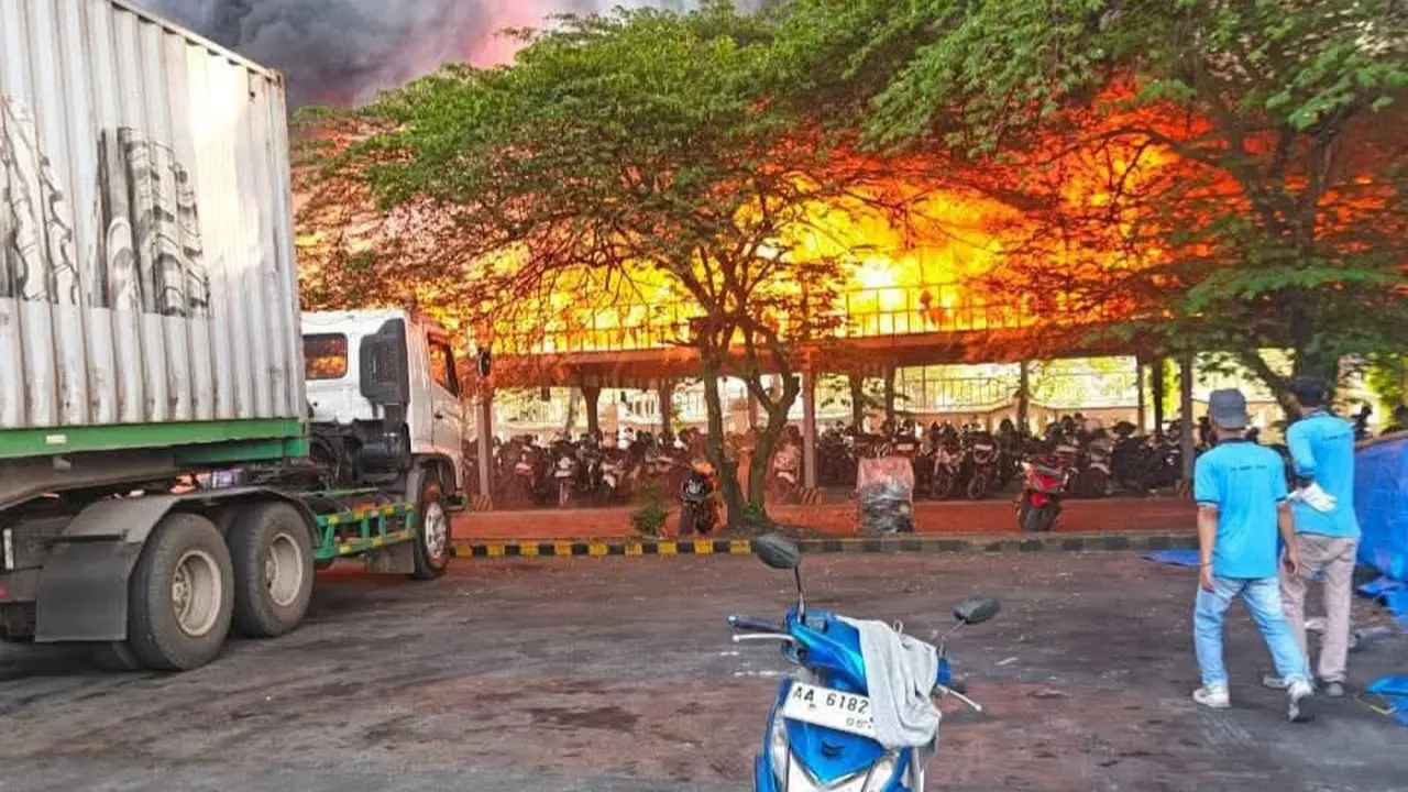 Ratusan Motor Karyawan Pabrik Ban di Purworejo Ludes Terbakar