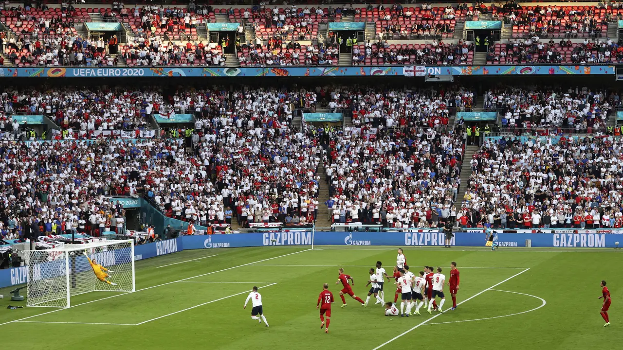 Foto Piala Eropa: Singa Berhasil Menjinakan Dinamit, Inggris Hadapi Italia di Final Euro 2020