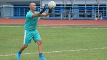 Pelatih kiper Persib Bandung Luizinho Passos senang melatih Maung Bandung. (Liputan6.com/Huyogo Simbolon)