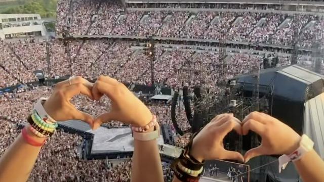 Tori Hedges (left) and her mom (right)