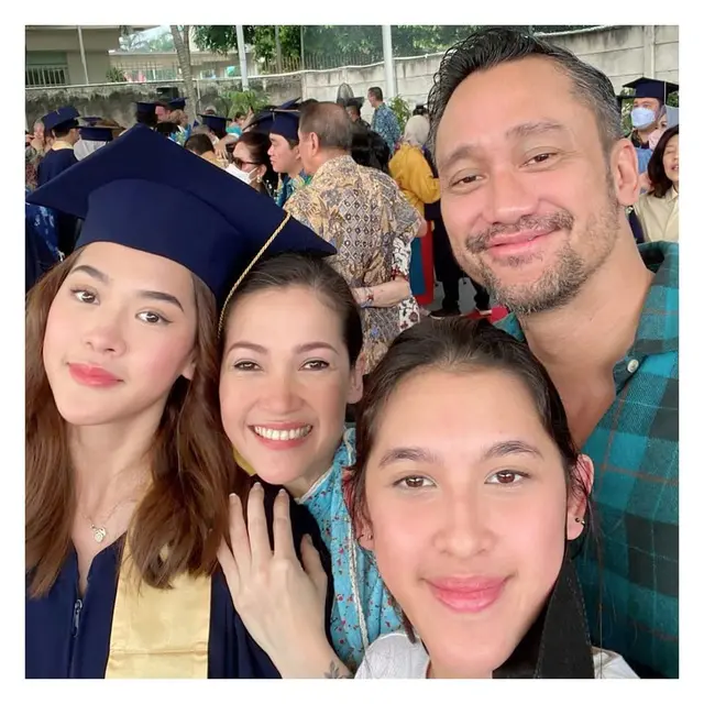 Wisuda Kayra Miendra