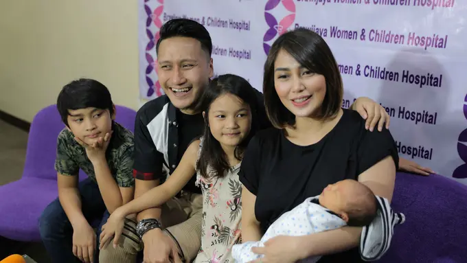 [Bintang] Arie Untung dan Fenita Arie