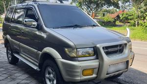 Isuzu Panther Grand Touring (source: instagram.com/rag_jogja)