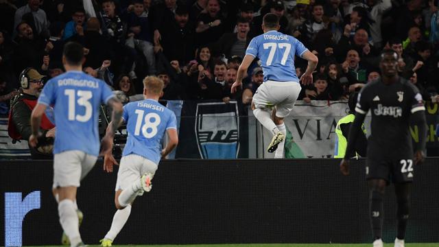 Selebrasi pemain Lazio saat mengalahkan Juventus secara dramatis di Liga Italia