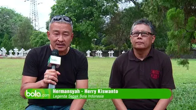 Video dua legenda sepak bola Indonesia, Hermansyah dan Herry Kiswanto mengenang sosok Maulwi Saelan.