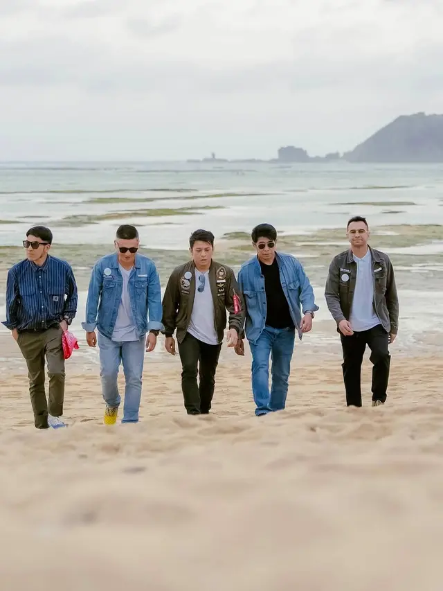 6 Gaya Fashion Ariel NOAH dan Parto Patrio saat Touring ke Lombok, Kompak Abis