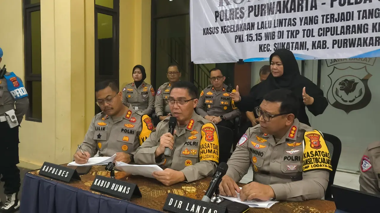 Konferensi pers Polres Purwakarta terkait kecelakaan beruntun di Tol Cipularang KM 92.