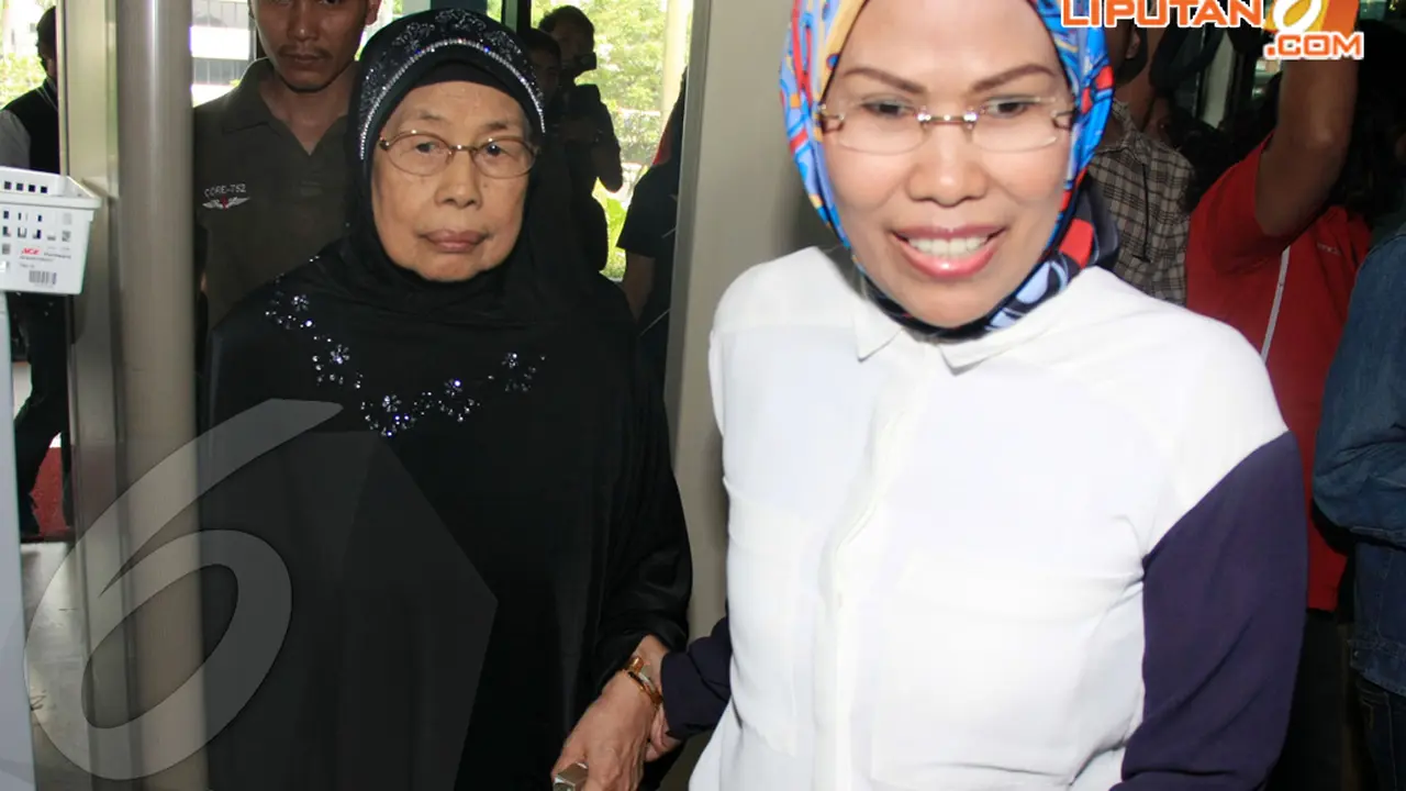 [FOTO] Wawan Dapat Kunjungan Spesial Dari Sang Ibunda
