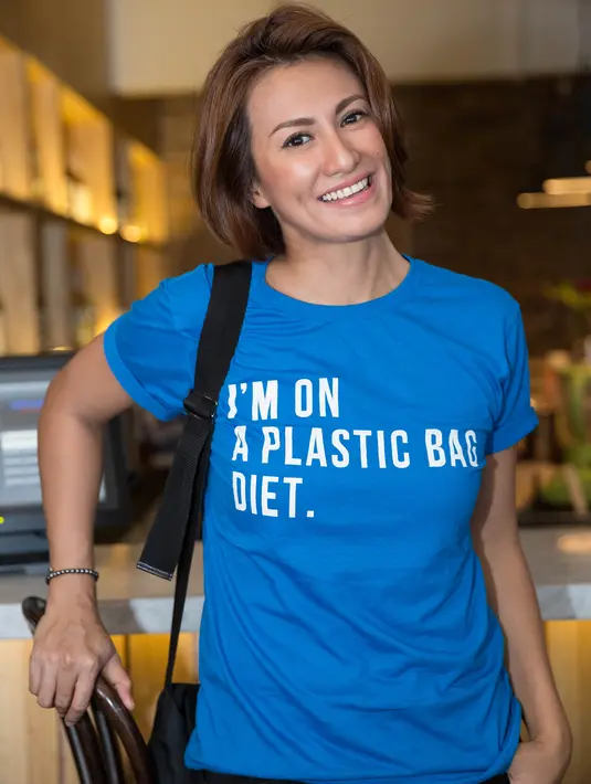 Demi mengurangi pencemaran lingkungan akibat sampah plastik, sebanyak 22 pemerintah kota siap menerapkan kantong plastik berbayar. (Dezmond Manullang/Bintang.com)