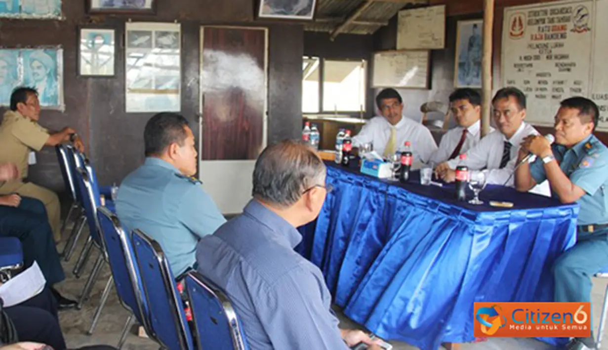 Citizen6, Jakarta: Kepuskopal Kolinlamil Letkol Laut (KH) Uus Kusnendi, memberikan sambutan pada penyuluhan petani tambak Marunda di Saung H. Isro tambak Marunda, Jakarta Utara, Selasa (17/7). (Pengirim: Kadispen Kolinlamil).