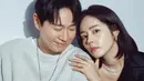 <p>Wajah keduanya jika dibandingkan dengan 19 tahun lalu tampak tak memiliki banyak perubahan. Dua selebritas ini tetap menawan dan memesona. (Foto: Instagram/ hangaingagari)</p>