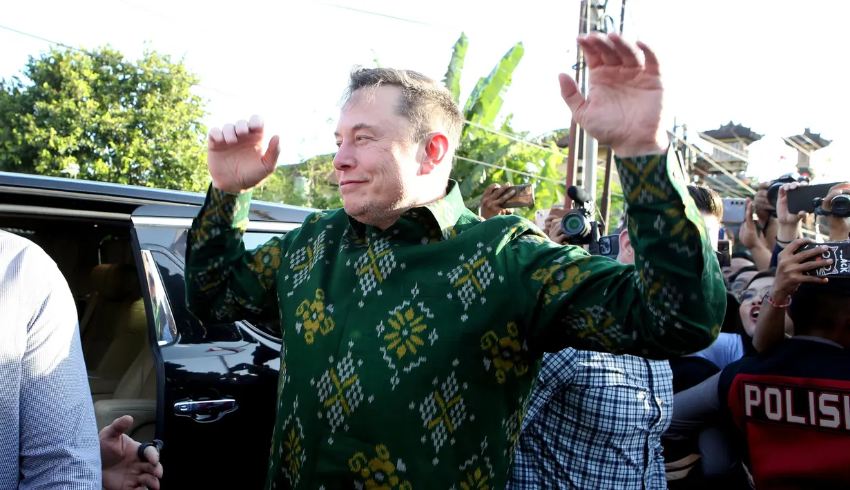Uji coba pertama dilakukan dengan melakukan hubungan langsung menggunakan layanan koneksi internet Starlink dengan Puskesmas Pembantu Bumbungan, Klungkung, Bali. (AP Photo/Firdia Lisnawati)