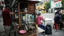 Suasana lapak pedagang kaki lima (PKL)di Jalan Sabang atau H Agus Salim, Jakarta, Jumat (27/8/2021). Menko Bidang Perekonomian Airlangga Hartarto mengatakan pemerintah sedang mempersiapkan satu juta PKL untuk mendapatkan bantuan senilai Rp1 juta dalam bentuk tunai. (Liputan6com/Faizal Fanani)