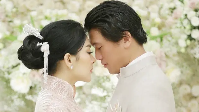 Syahrini dan Reino Barack