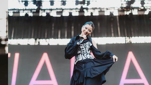 Potret Tiara Andini saat manggung.  (Foto: Dok. Instagram @tiaraandini)