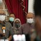 plh Bupati Banjarnegara, Syamsudin saat melakukan konferensi pers terkait wabah penyakit mulut dan kuku (PMK). (Foto: Liputan6.com/Humas Pemkab Banjarnegara)