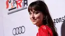 Dakota Johnson berpose saat menghadiri pemutaran perdana film terbarunya "Suspiria" di ArcLight Hollywood, Los Angeles (24/10). Film ini merupakan garapan sutradara Luca Guadagnino yang tayang perdana pada 2 November 2018 di AS. (AP Photo/Chris Pizzello)