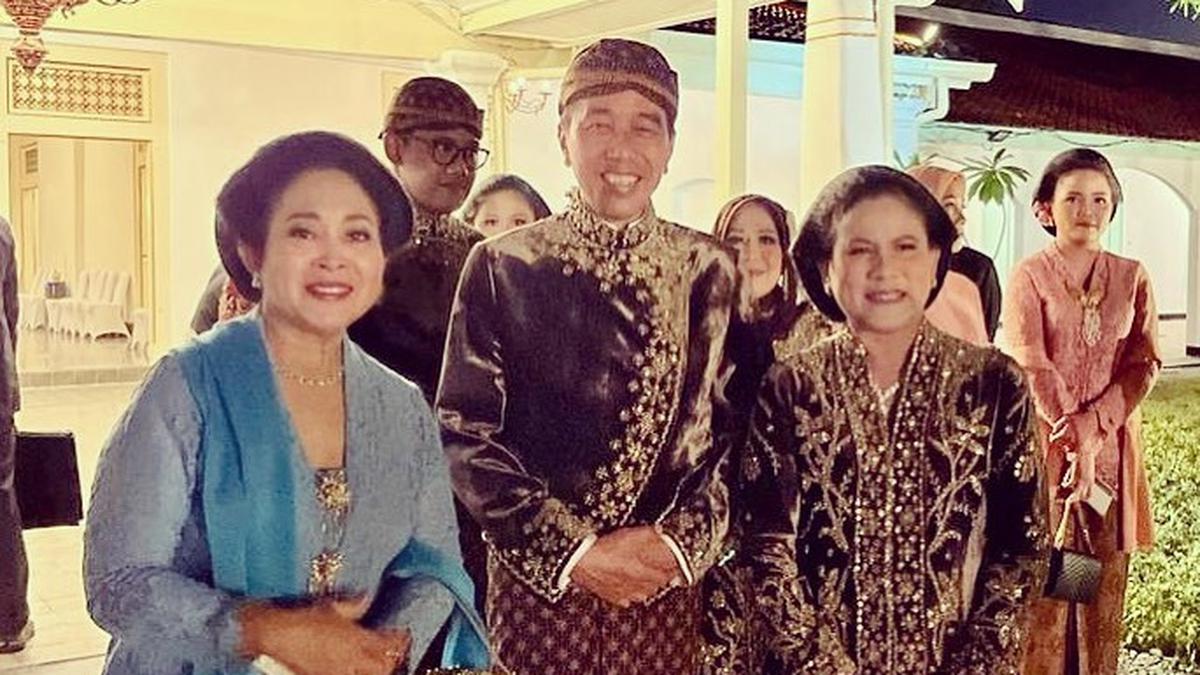 salah satu potret titiek soeharto-presiden jokowi-ibu iriana di pernikahan kaesang-erina (instagram titiek soeharto)