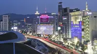 Dongdaemun menghadirkan kepada Anda puluhan mall yang menjual berbagai pakaian paling modis khas Korea Selatan. (Foto: Visitseoul.net)