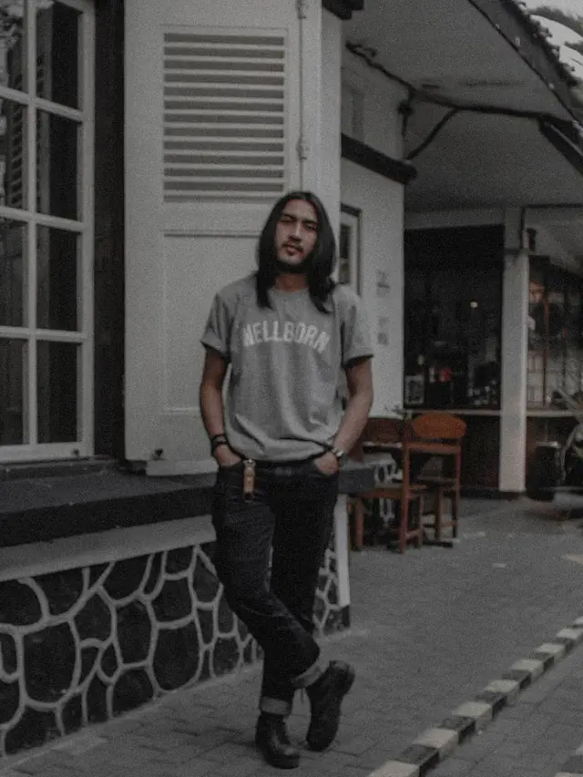 Ingat Pasangan Viral Ini? Begini 6 Potret Terbaru Adit yang Kini Berjambang dan Gondrong