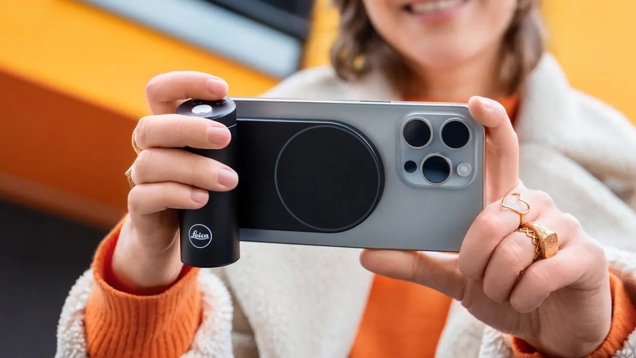 Leica LUX Grip, pegangan kamera premium untuk iPhone yang diklaim bisa hasilkan foto layaknya profesional