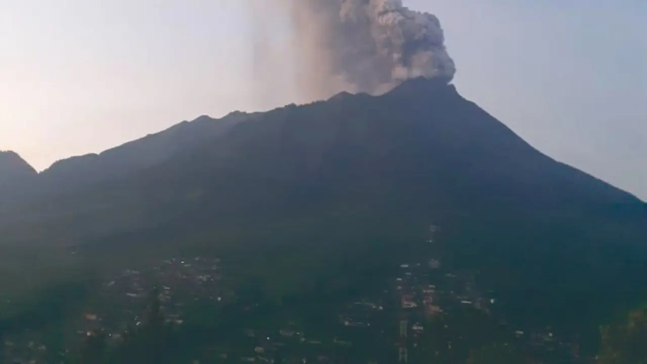 Letusan Gunung Merapi, Selasa pagi (3/3/2020) dari Pos Jrakah. (Foto: Liputan6.com/Wisnu Wardhana)