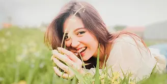 Perempuan bernama Nabilah Ratna Ayu Azalia atau yang akrab disapa Nabilah JKT48 memang belakangan ini jarang terlihat di layar kaca. Bukan tanpa alasan, sekarang ini ia tengah sibuk kuliah. (Instagram/nblh.ayu)