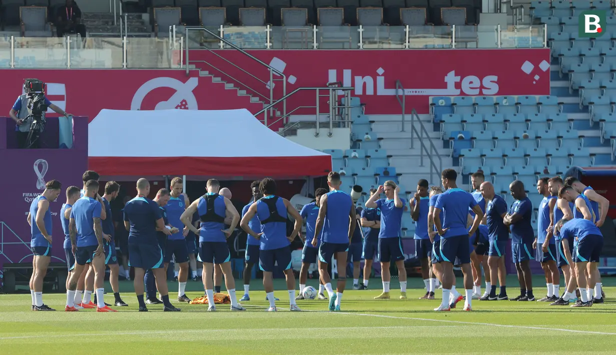 Pemain Timnas Inggris saat sesi latihan untuk Piala Dunia 2022 yang berlangsung di Al Wakrah Sports Complex, Qatar, Kamis (24/11/2022). (Bola.com/Ade Yusuf Satria)
