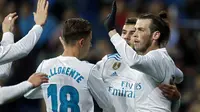 Para pemain Real Madrid merayakan gol Gareth Bale (kanan) saat melawan Getafe pada lanjutan La Liga Santander di Santiago Bernabeu stadium, Madrid, (3/3/2018). Real madrid menang 3-1. (AP/Francisco Seco)