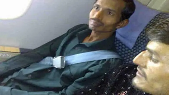 Kelakuan Nyeleneh Saat Pasang Sabuk Pengaman Ini Bikin Tepuk Jidat