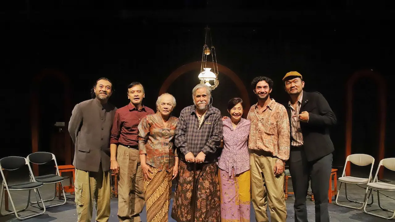 Para pemain lakon Dag Dig Dug yang dipentaskan Teater Populer. (Foto: Dok. Bakti Budaya Djarum Foundation)