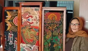 Kreasi batik penuh warna karya Datik Daryanti, wujud cinta pada budaya Tangerang Selatan. (Sumber: Liputan6)