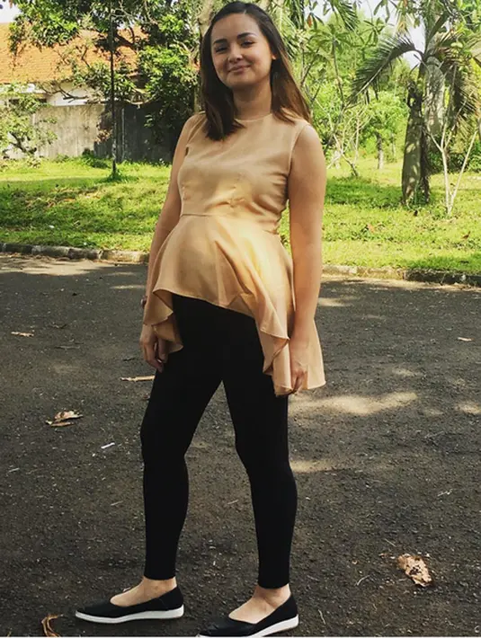 "Kami sih mau secepatnya. Mungkin antara besok. Harusnya besok sudah keluar. Ada satu tes lagi yang keluar besok, kalau itu sudah oke seharusnya boleh keluar," pungkas Joanna Alexandra. (Instagram/joannaalexandra)