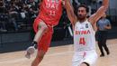 Pemain Timnas Basket Uni Emirat Arab, Rashed Naser Alzaabi (kiri) berusaha memasukkan bola ke ring dibayangi pemain Timnas Basket Suriah, Nadim Issa pada laga hari pertama Indonesia International Basketball Invitational 2023 melawan Suriah di Indonesia Arena, Senayan, Jakarta, Rabu (02/08/2023). Laga dimenangankan oleh UEA dengan skor 63-61. (Bola.com/Bagaskara Lazuardi)
