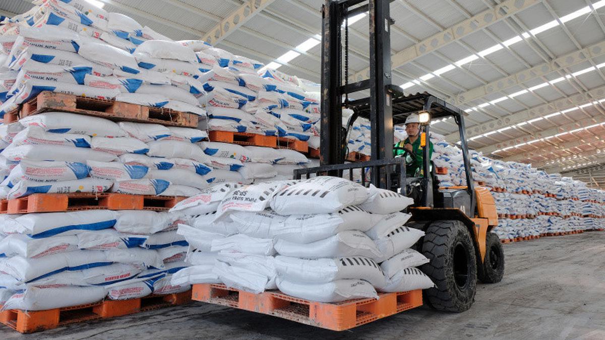 372 Ribu Ton Pupuk Subsidi Mulai Disebar Januari 2025