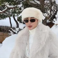 5 Penampilan Modis Margin Wieheerm saat Main Salju, Simpel Tapi Fashionable (instagram/marginw)