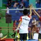 Peserta Audisi Umum Djarum Beasiswa Bulu Tangkis 2018 di Solo Raya bersalaman usai mengikuti hari pertama turnamen, Minggu (5/8/2018). (foto: PB Djarum)